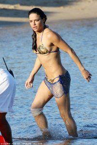 Michelle-Rodriguez-Bikini-15.jpg