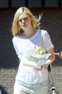 Elle-Fanning-Braless-72.jpg