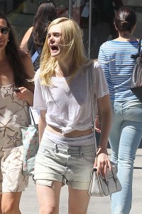 Elle-Fanning-Braless-64.jpg