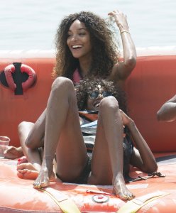 Jourdan-Dunn-in-a-Swimsuit-4.jpg