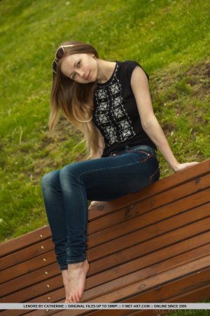 sexy-lenore-undresses-and-spreads-her-legs-01 thefappeningblog.com.jpg