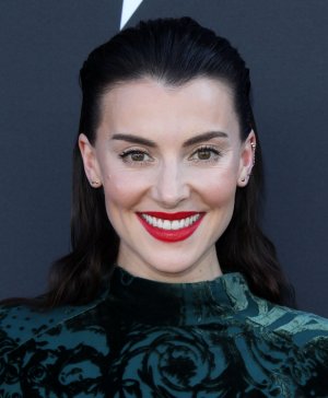 Emma Lahana - Freeform Summit in Los Angeles 3.jpg