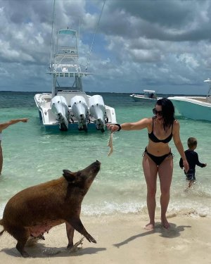 Liana Ramirez - black bikini 2.jpg