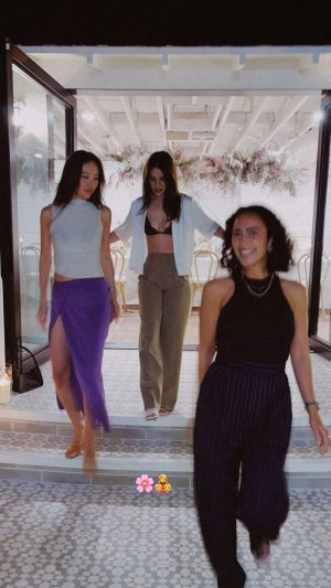 Adelaide Kane - bra 6.jpg