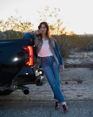 Christina Masterson - jeans in the desert 5.jpg