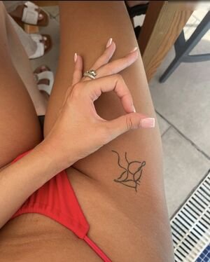 Chloe veitch too hot to handle   (11).jpg