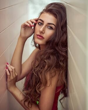 Chloe veitch too hot to handle   (13).jpg