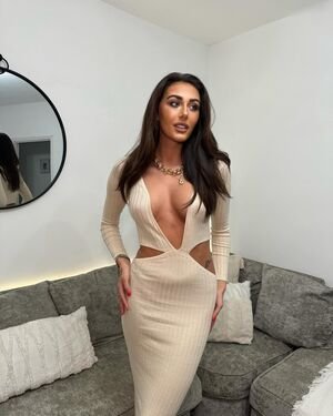 Chloe veitch too hot to handle   (21).jpg