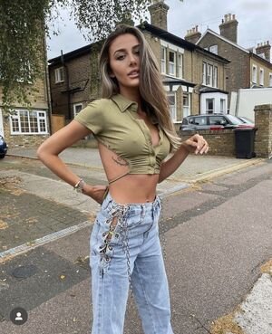 Chloe veitch too hot to handle   (48).jpg