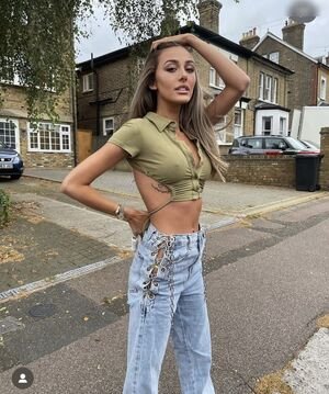 Chloe veitch too hot to handle   (50).jpg