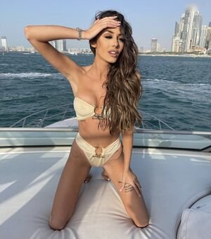 Chloe veitch too hot to handle   (67).jpg