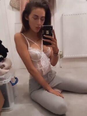 Chloe veitch too hot to handle   (69).jpg