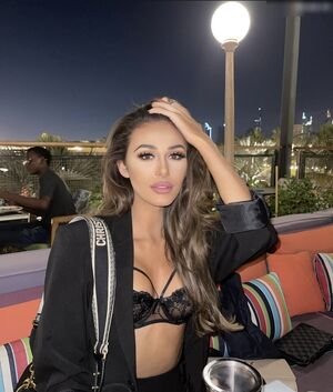 Chloe veitch too hot to handle   (72).jpg