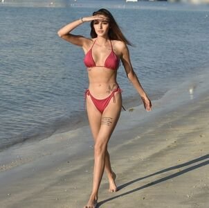 Chloe veitch too hot to handle   (81).jpg