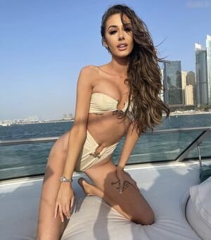 Chloe veitch too hot to handle   (84).jpg