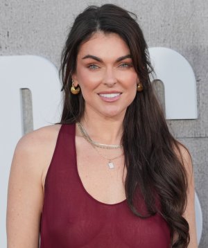 Serinda_Swan_at_The_Handmaid_s_Tale_Season_Six_Premiere_in_Hollywood_04-02-2025__4_.jpg
