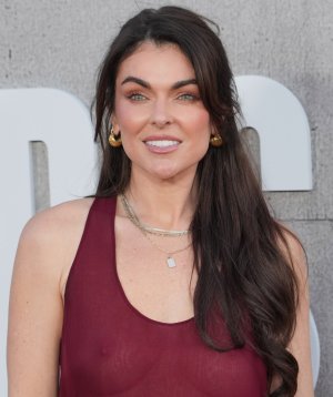 Serinda_Swan_at_The_Handmaid_s_Tale_Season_Six_Premiere_in_Hollywood_04-02-2025__2_.jpg