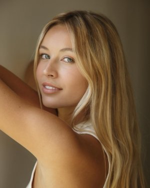 Peri Brennan (8).jpg