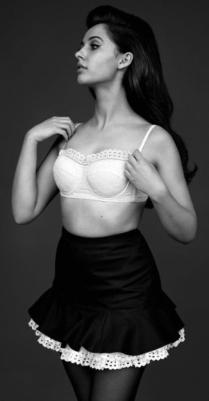 Naomi-Scott-(pr-2017 pink)Se.jpg