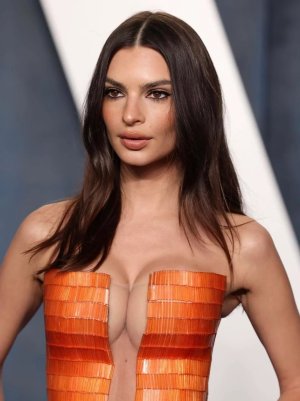 Emily Ratajkowski 02.jpg