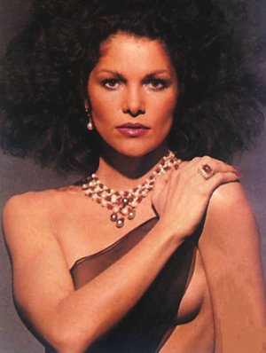 Lois Chiles (2).jpg