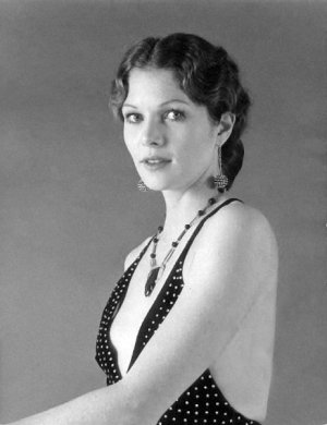 Lois Chiles (10).jpg