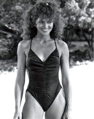 Lois Chiles -chiles-8rmo1_500.jpg