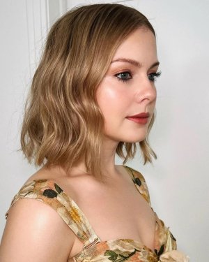 Rose McIver - dress 1.jpg