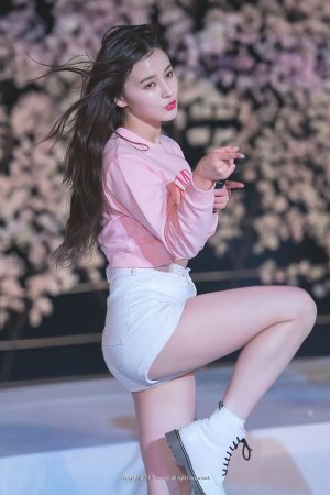 Nancy Momoland 03.jpg