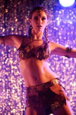 Danielle Panabaker uoueegsW_t.jpg