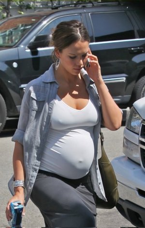 jessica alba - GmoDSAiXMAAzTRt.jpg