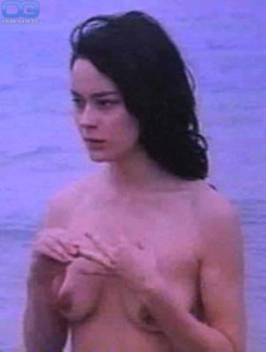 Meg Tilly 3.jpg