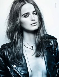 TheFappeningBlog.com - Loulou Robert Topless 2.jpg