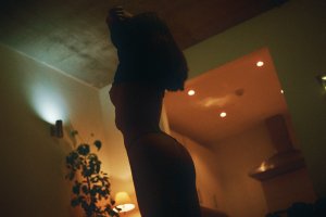 TheFappeningBlog.com - Lola McDonnell Nude & Sexy 7.jpg