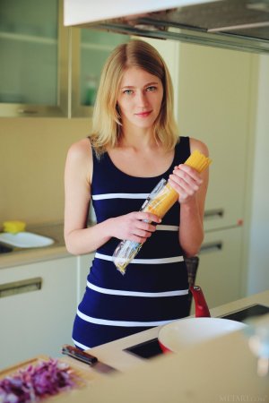 romantic-babe-mila-i-playfully-poses-naked-in-the-kitchen-and-shows-us-her-cooking-skills-02 t...jpg