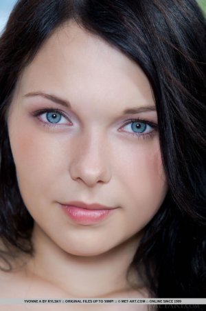 yvonne-a-robsa-15 thefappeningblog.com.jpg