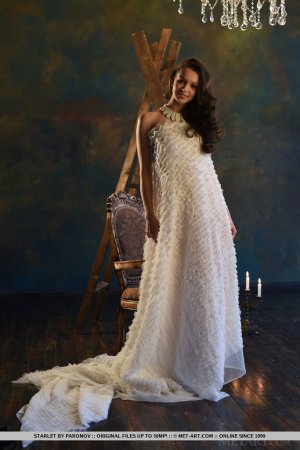 starlet-eroticaly-displays-all-her-attributes-01 thefappeningblog.com.jpg