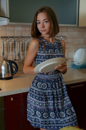 selina-has-a-pair-of-amazing-natural-titties-with-big-pink-areolas-01 thefappeningblog.com.jpg