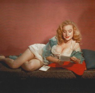 Betty Brosmer (5).jpg