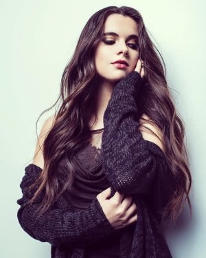 Vanessa Marano (7).jpg