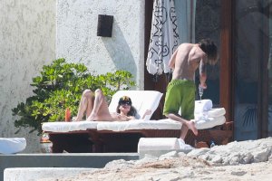 TheFappeningBlog.com - Heidi Klum Sexy & Topless 24.jpg