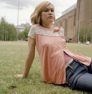 Julia Stiles 9jhz3p41.jpg