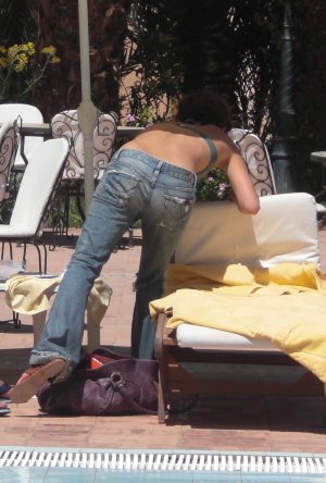05855_kristin_kreuk_bkini_candids_in_morrocco_03_122_197lo.jpg
