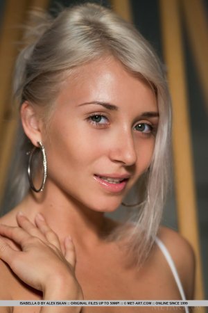 isabella-d-elfumi-15 thefappeningblog.com.jpg