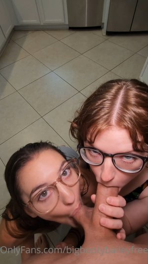 BigBootyBailey and Emma Fucked Our Delivery Driver Video Leaked  (2).jpg