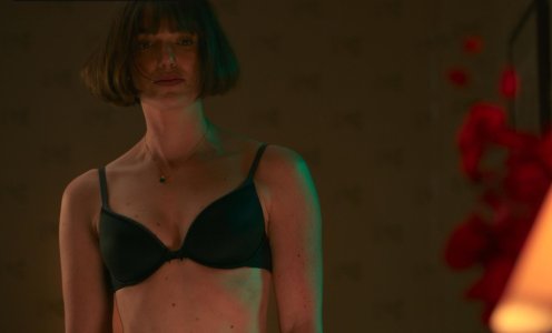 elizabeth_henstridge_Suspicion 4.jpg