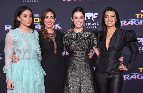 Thor Ragnarok Premiere with cast 54008875_1-70.jpg