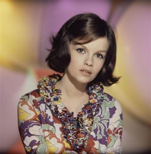 Genevieve Bujold.jpg