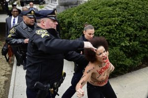 TheFappeningBlog.com - Nicolle Rochelle Topless 2.jpg