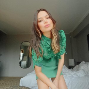 Miranda Cosgrove (13).jpg